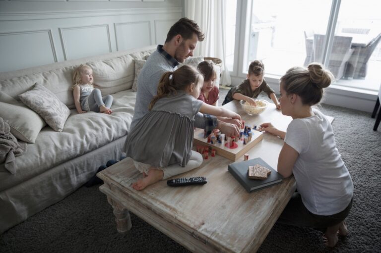 Fortalecendo Vínculos Familiares através de Jogos