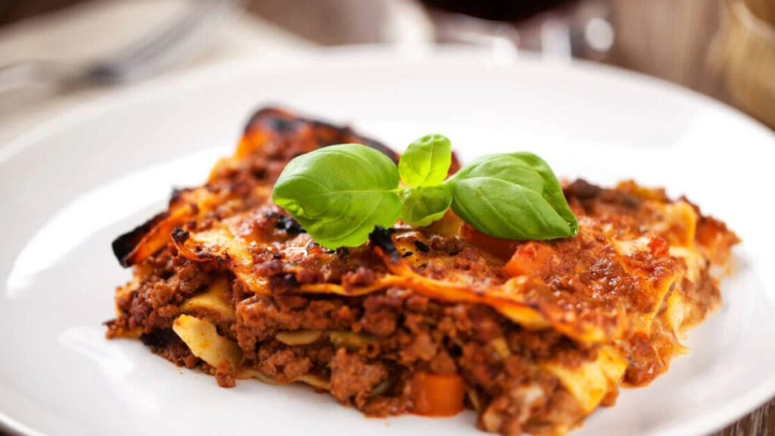 Descubra o segredo de preparar uma lasanha irresistível, com camadas de sabor e uma textura de dar água na boca.