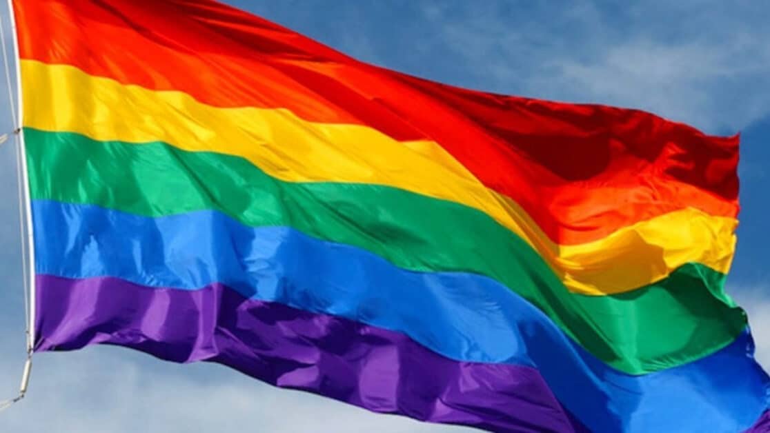 Descubra maneiras reais e humanas de começar a jornada de assumir sua sexualidade sem medo, respeitando seu tempo e seus sentimentos.